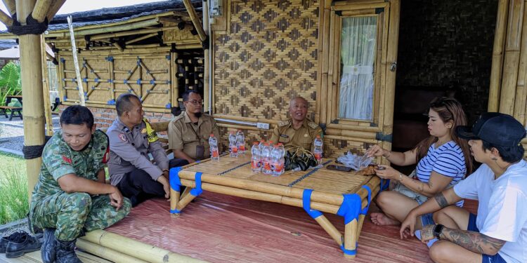 Tiga Pilar Polsek Baros Sukabumi Sambangi Warga, Perkuat Kamtibmas