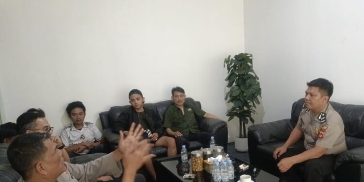 Rembug Warga, Polsek Sukaraja Sukabumi Ajak Masyarakat Perkuat Siskamling